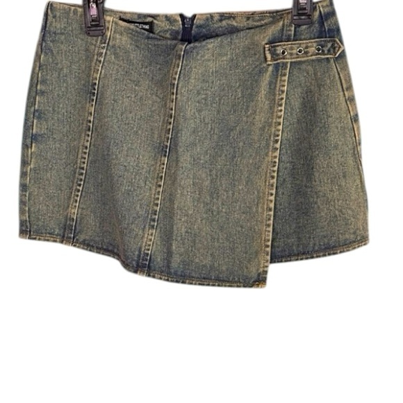 Pretty Little Thing Stylish Denim Mini Skirt Size 6 - Picture 1 of 3